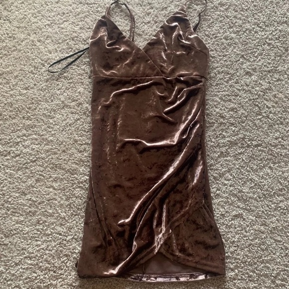 Dress - Picture 2 of 3